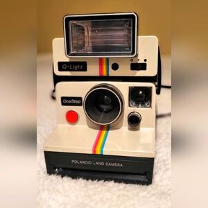 VTG 70's One Step Polaroid Land Camera with Q light w/ strap